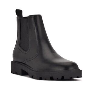 Never worn Womens Nine West Black Yullon Lug Sole Chelsea Boots, 6
